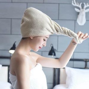 Mách bạn cách ủ tóc bằng khăn quấn đầu giúp tóc mềm mượt