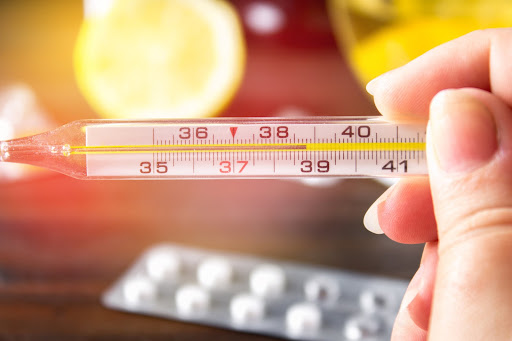 Nhiệt độ sốt trên 38 độ C thường thấy sau khi tiêm vacxin