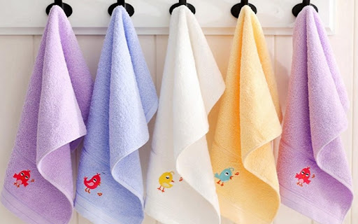 Chọn khăn mặt có màu sắc đa dạng dành cho bé 