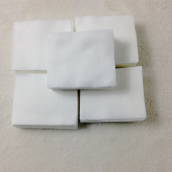 Khăn giấy lau mặt dùng một lần